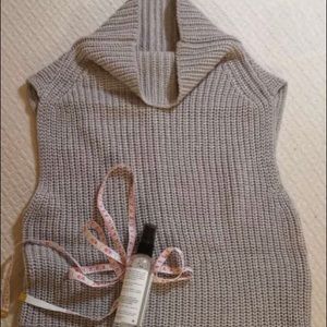 Aritzia Size S  light gray sweater